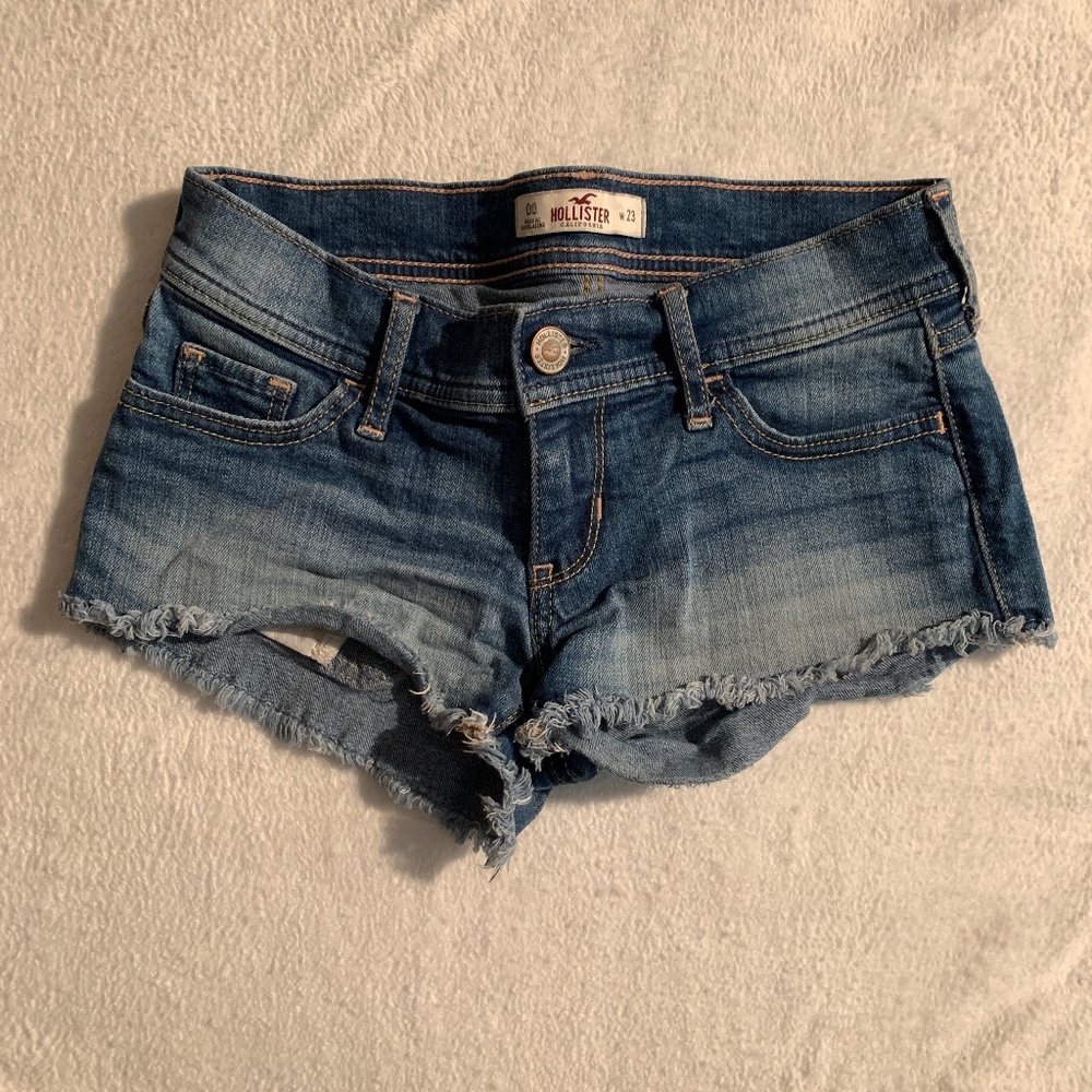 Hollister dark wash cutoff denim shorts size 00 W23